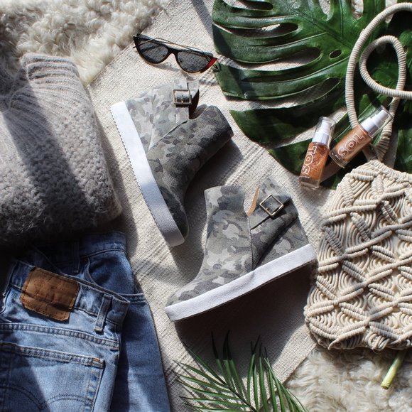 🆕️//Summer Essentials// Camo Wedge Sneaker - Picture 4 of 5